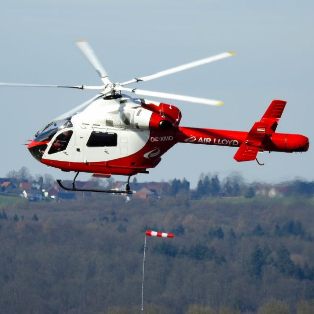 AIR LLOYD - DE-XMD Helikopter in der Luft