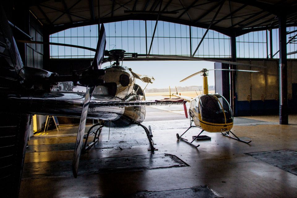 Helikopter im Hangar