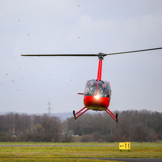 AIR LLOYD - R44 Helikopter in der Luft