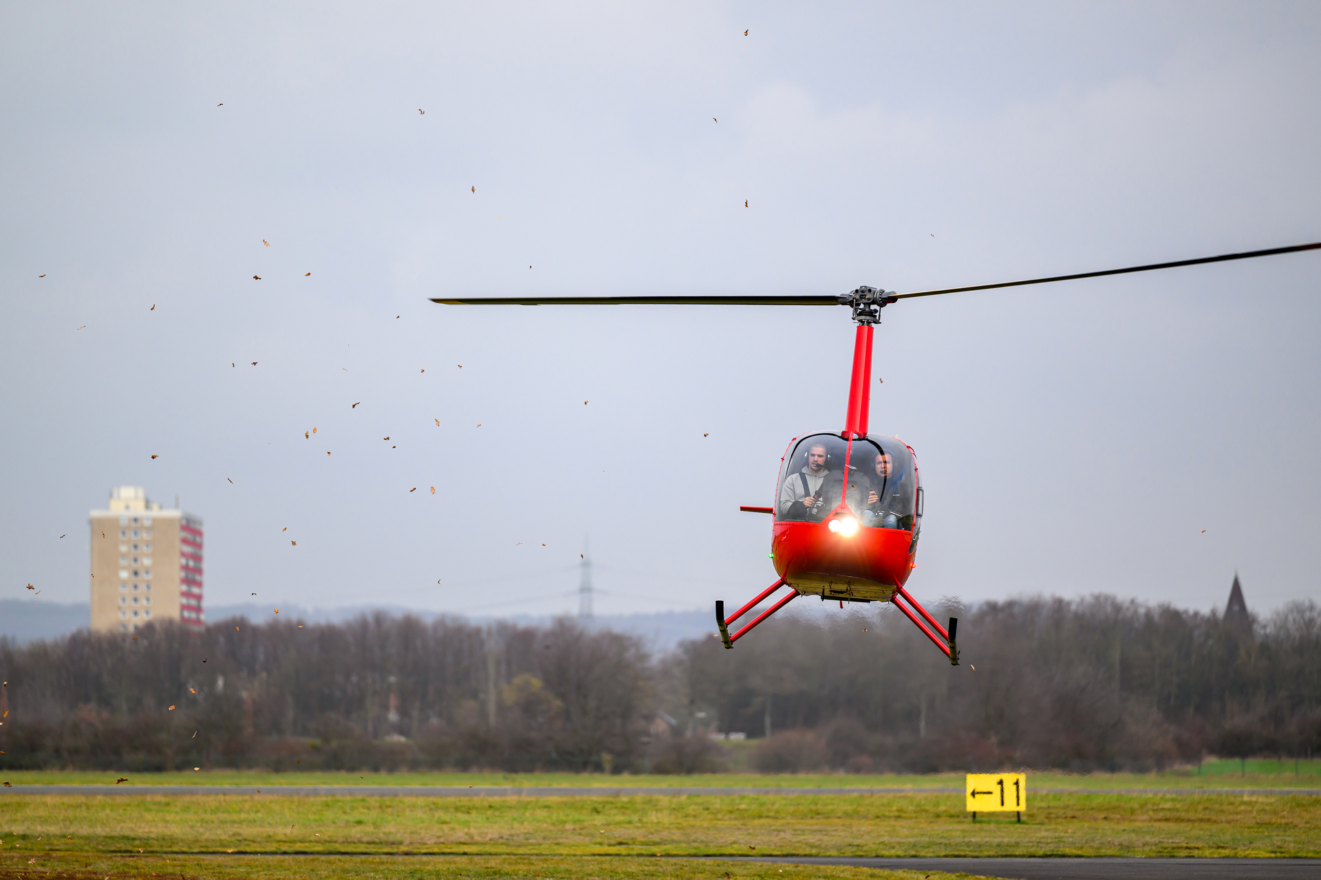 AIR LLOYD - R44 Helikopter in der Luft